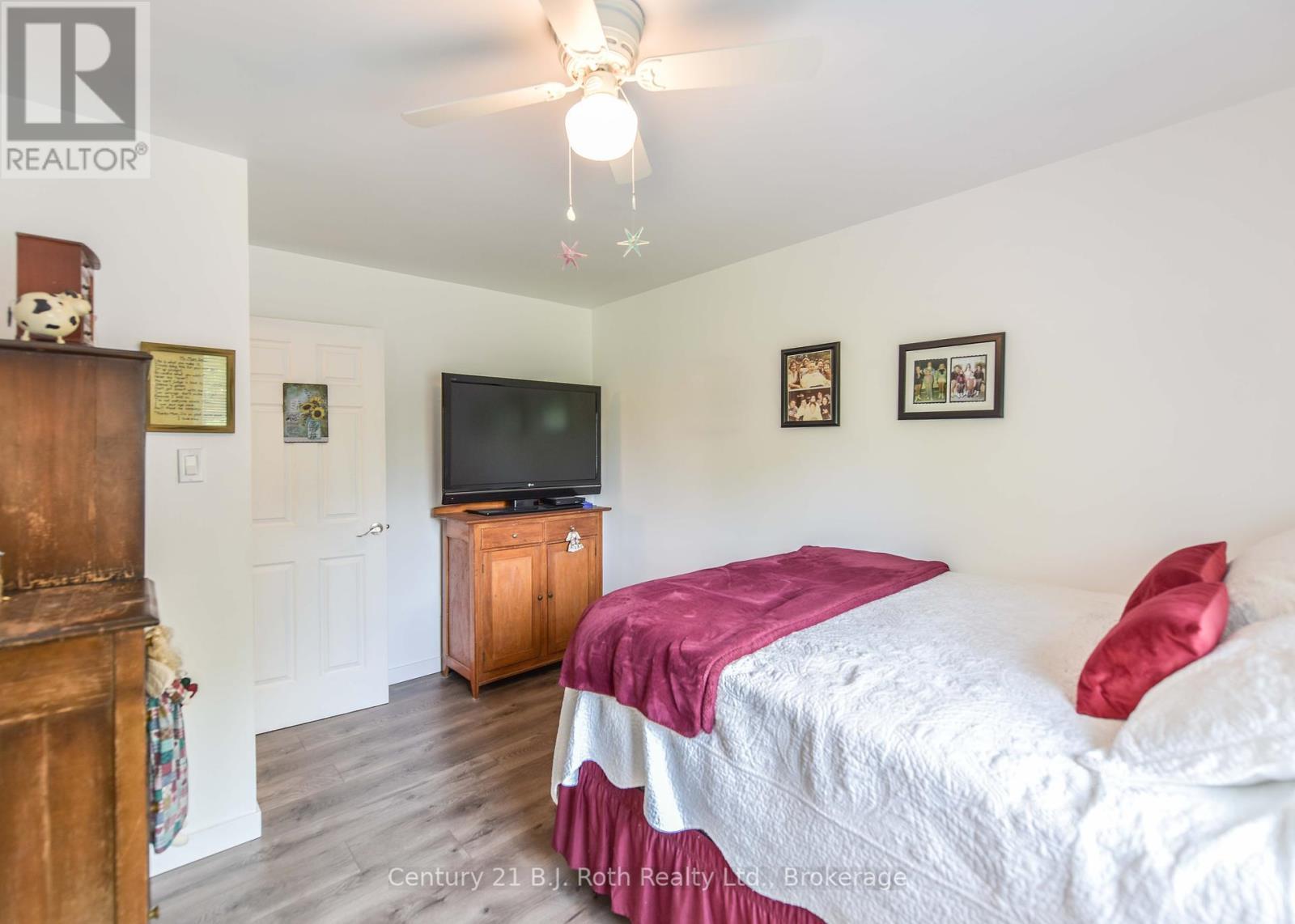 1579 Wainman Line, Severn, ON - Indoor Photo Showing Bedroom