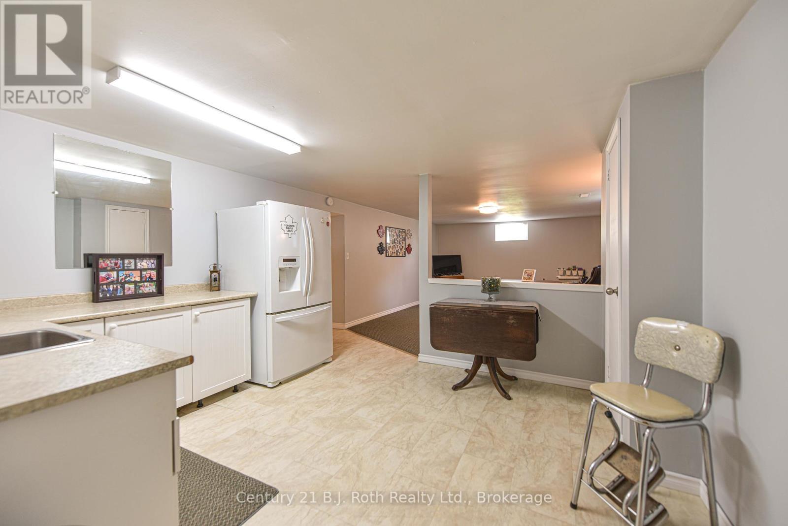 1579 Wainman Line, Severn, ON - Indoor Photo Showing Kitchen