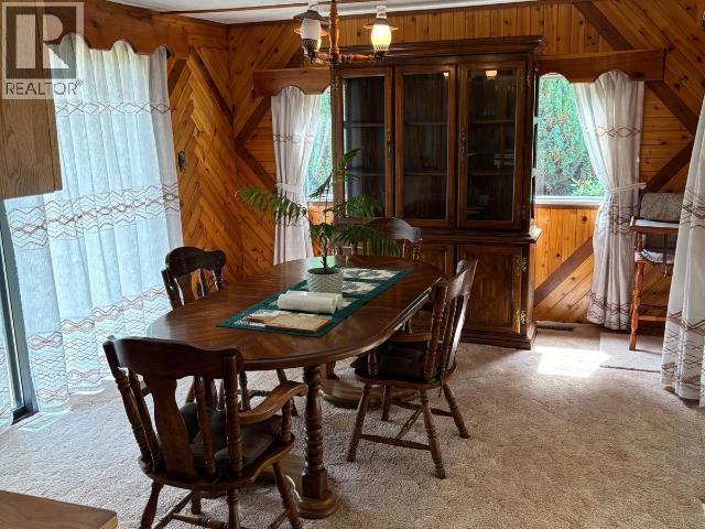 3533 Gillies Bay Road, Texada Island, BC - Indoor Photo Showing Dining Room