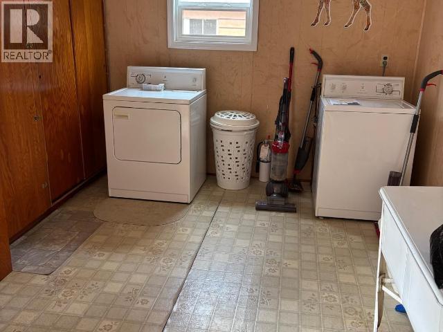 3533 Gillies Bay Road, Texada Island, BC - Indoor Photo Showing Laundry Room