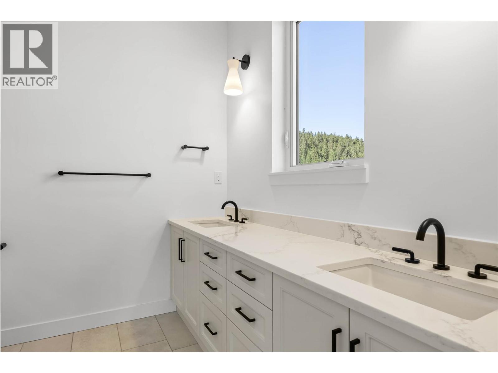 1298 Brechin Place, Kamloops, BC - Indoor Photo Showing Bathroom