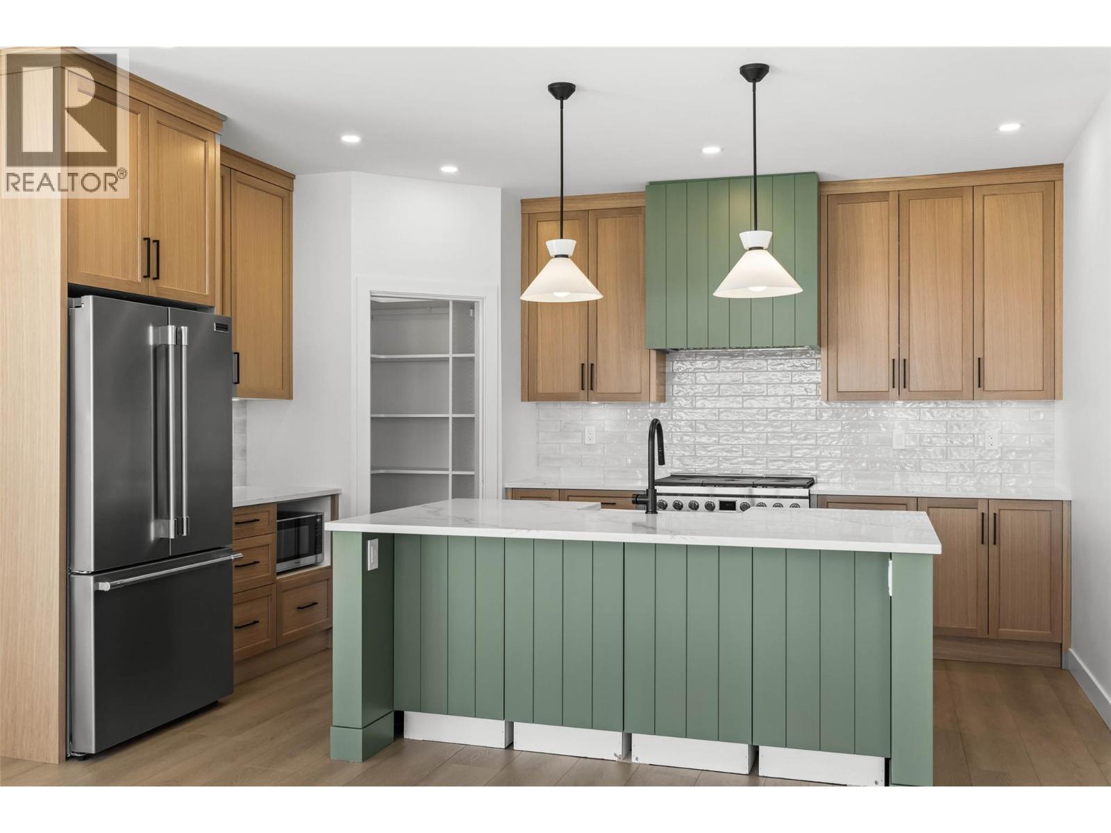 1298 Brechin Place, Kamloops, BC - Indoor Photo Showing Kitchen With Upgraded Kitchen