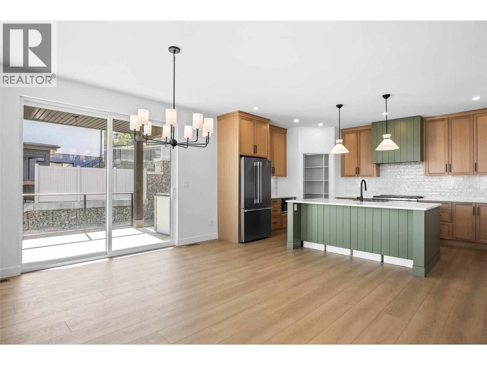 1298 Brechin Place, Kamloops, BC - Indoor Photo Showing Kitchen With Upgraded Kitchen
