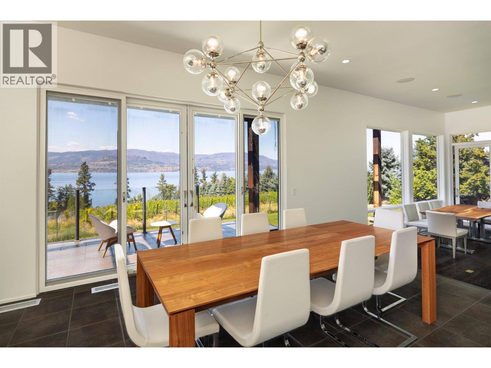 4840 Lakeshore Road, Kelowna, BC - Indoor Photo Showing Dining Room