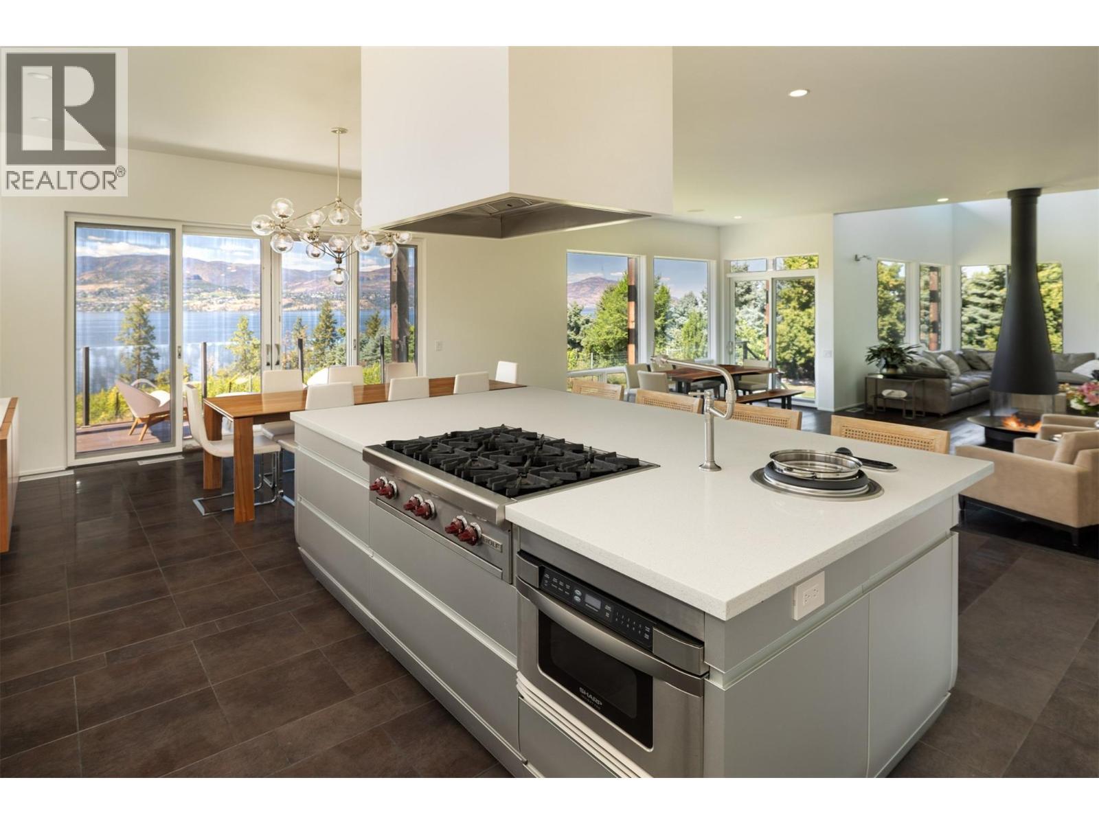 4840 Lakeshore Road, Kelowna, BC - Indoor Photo Showing Other Room