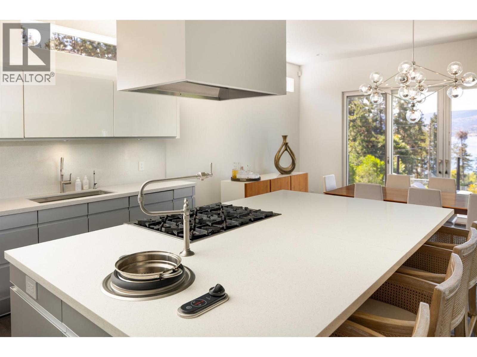 4840 Lakeshore Road, Kelowna, BC - Indoor Photo Showing Other Room