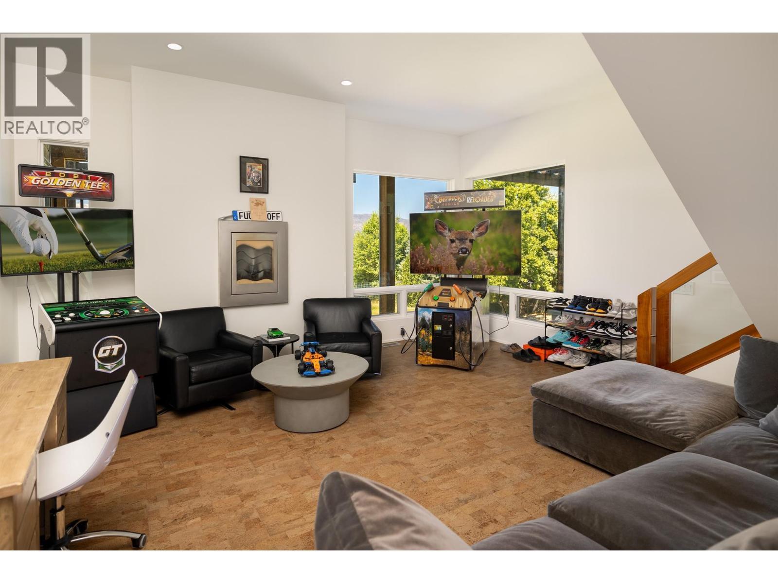 4840 Lakeshore Road, Kelowna, BC - Indoor