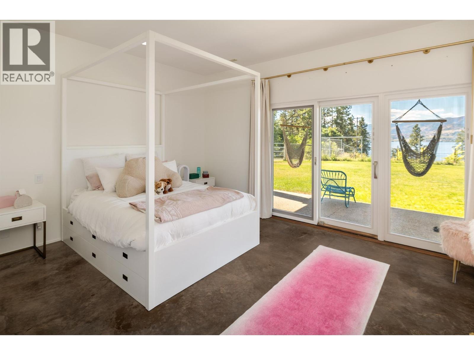 4840 Lakeshore Road, Kelowna, BC - Indoor Photo Showing Bedroom