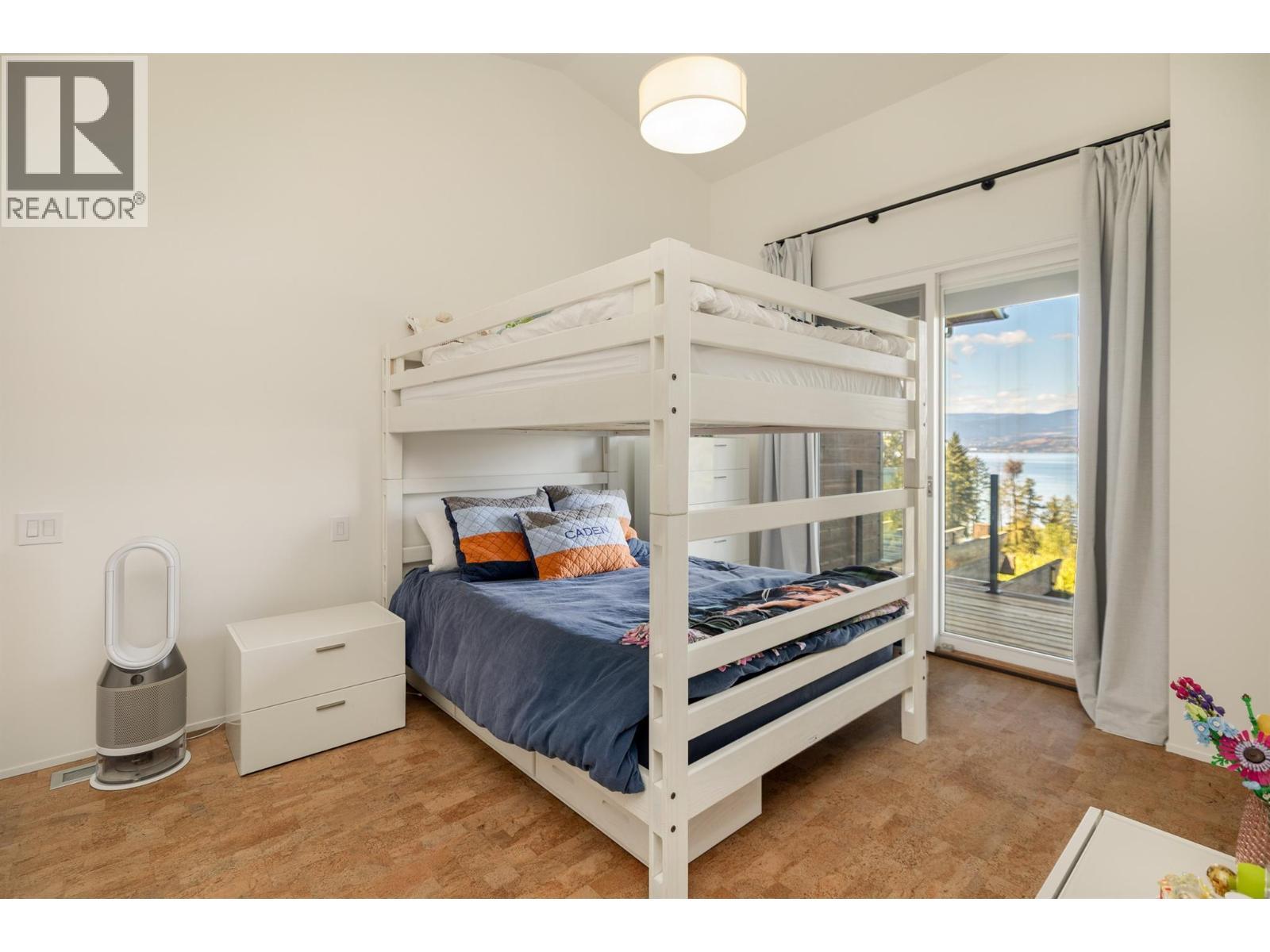 4840 Lakeshore Road, Kelowna, BC - Indoor Photo Showing Bedroom