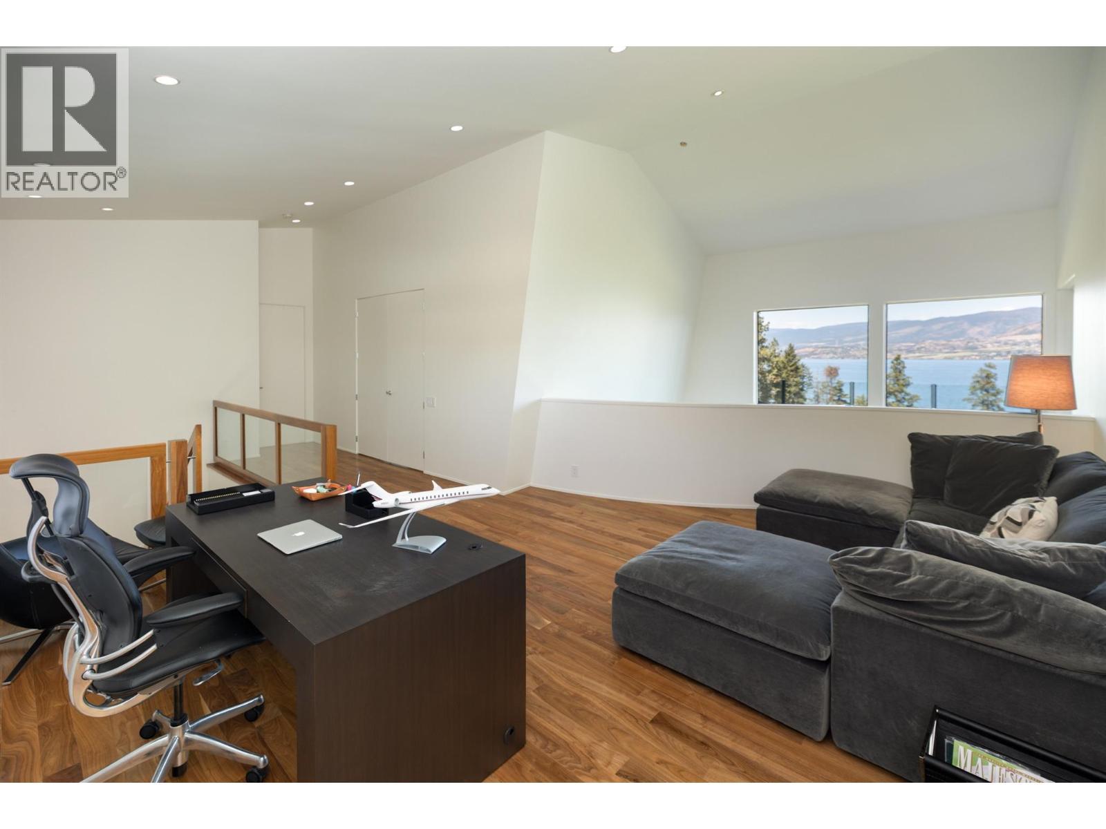 4840 Lakeshore Road, Kelowna, BC - Indoor