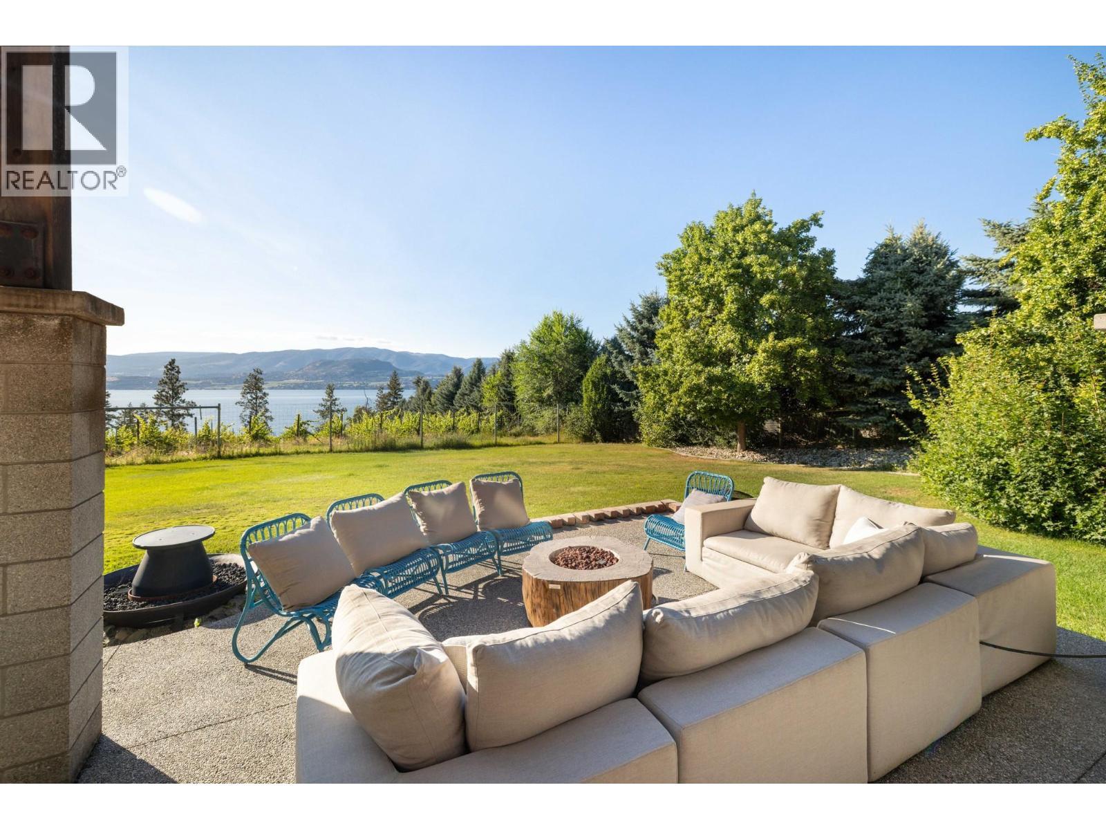 4840 Lakeshore Road, Kelowna, BC - Outdoor