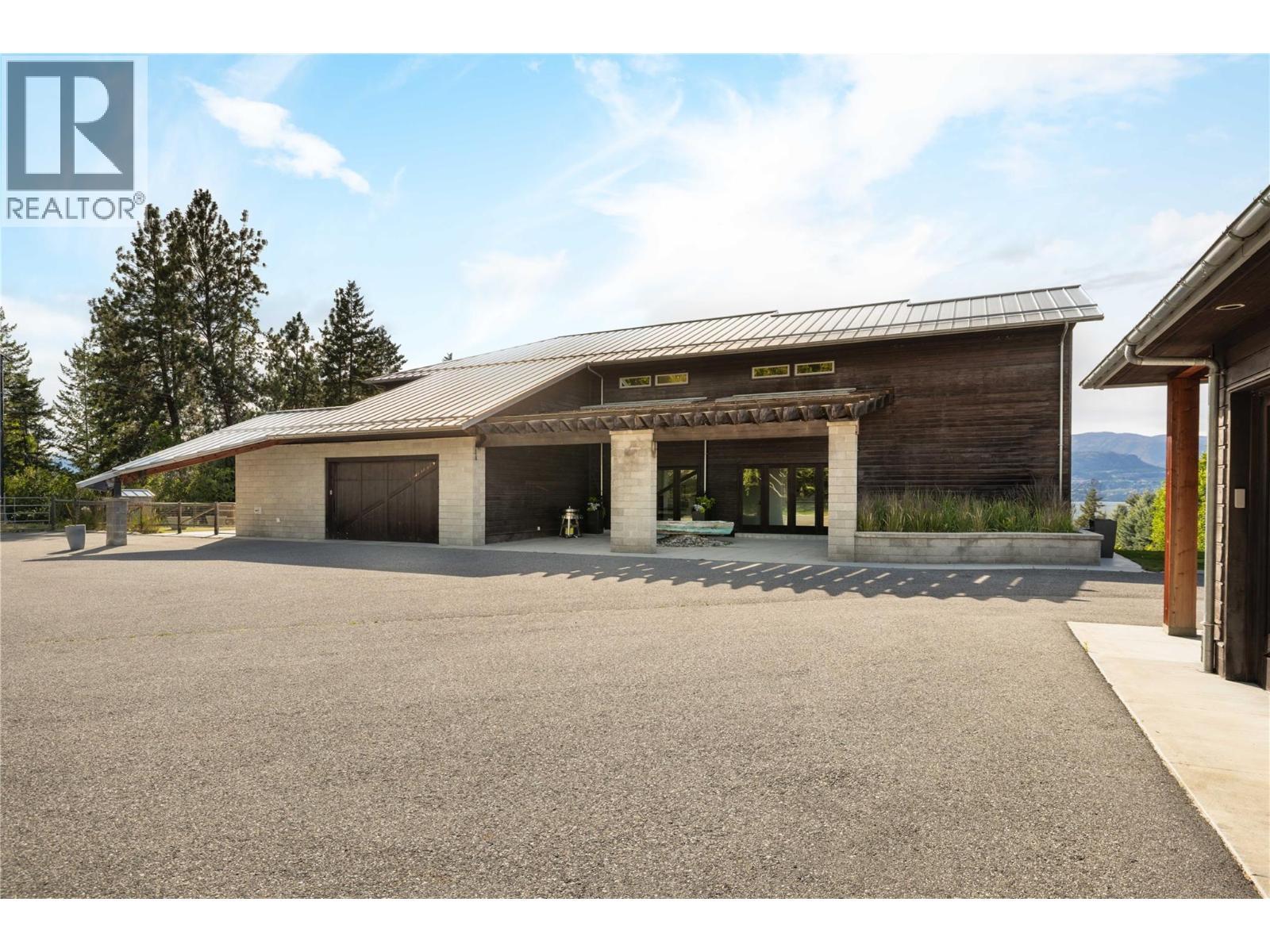 4840 Lakeshore Road, Kelowna, BC - Outdoor