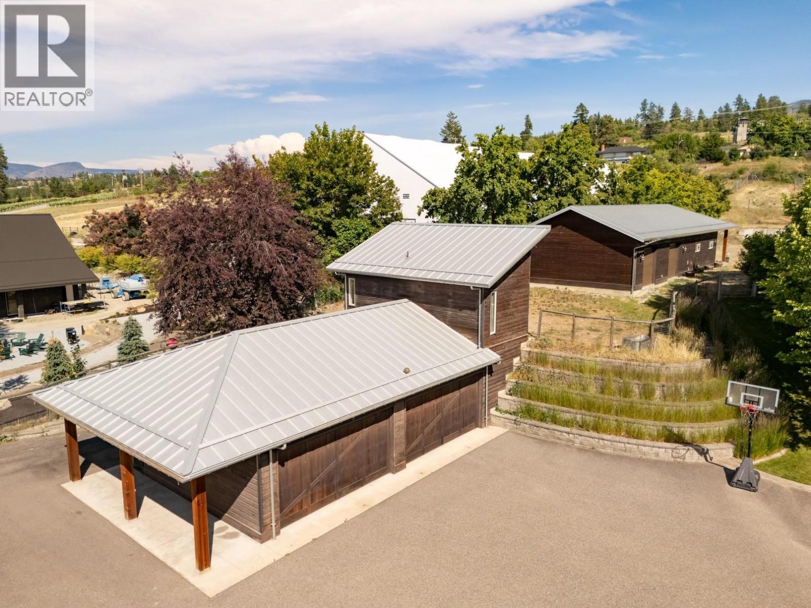 4840 Lakeshore Road, Kelowna, BC - Outdoor
