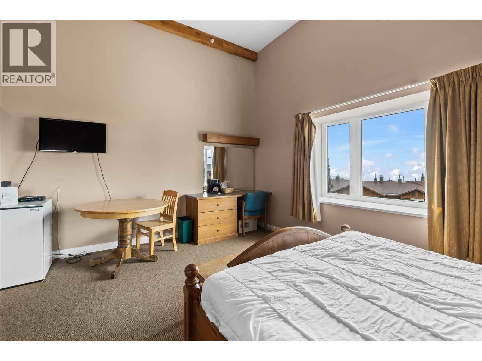 5275 Big White Road Unit# 202, Big White, BC - Indoor Photo Showing Bedroom