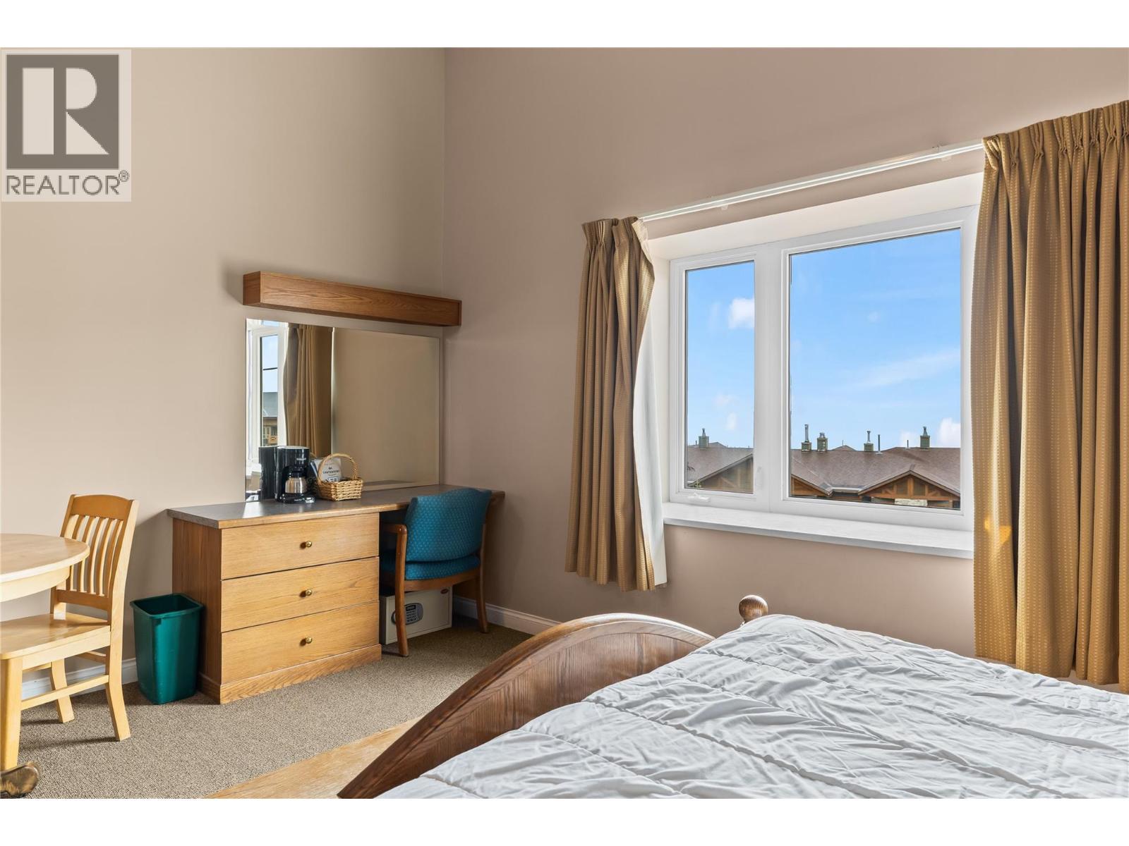 5275 Big White Road Unit# 202, Big White, BC - Indoor Photo Showing Bedroom