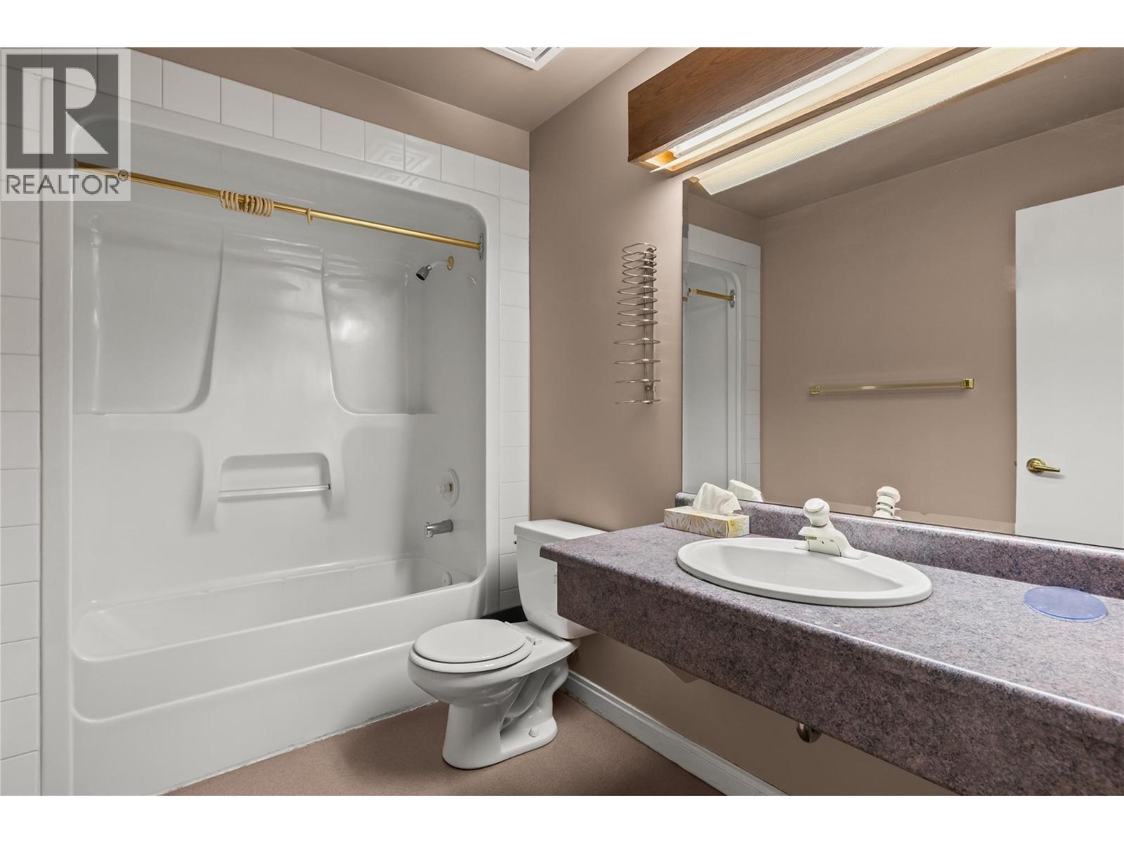 5275 Big White Road Unit# 202, Big White, BC - Indoor Photo Showing Bathroom