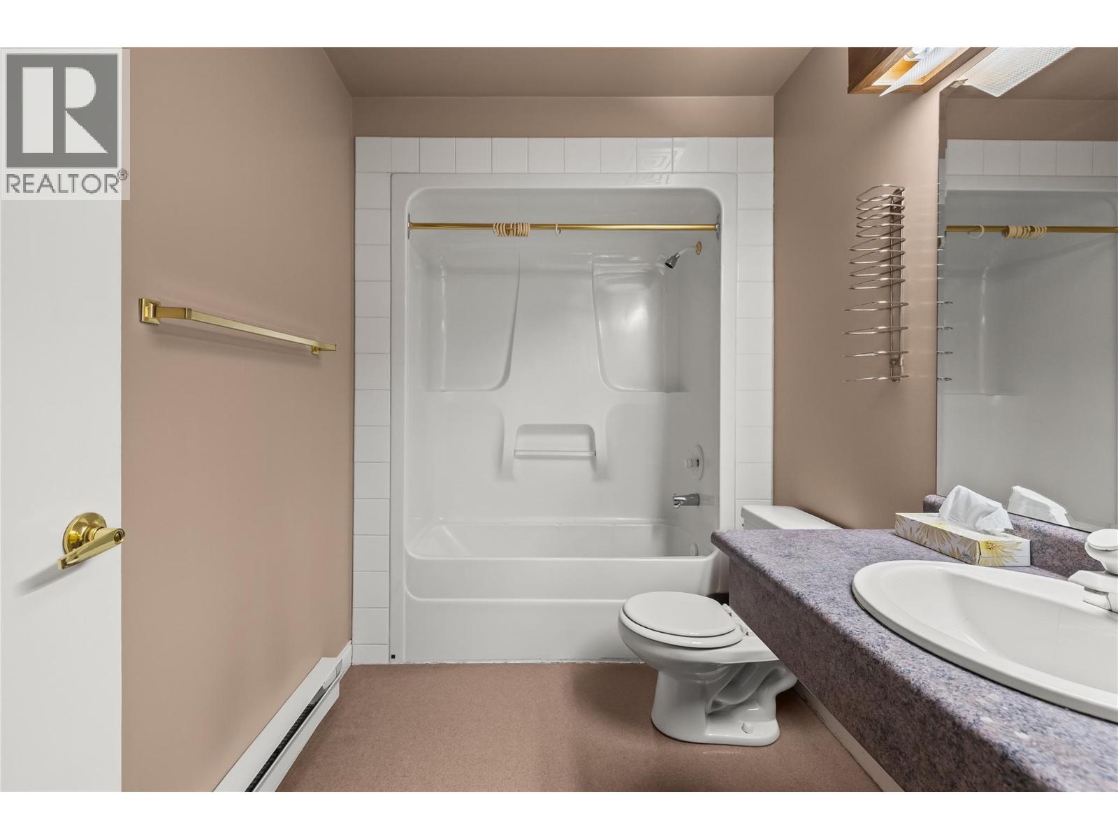 5275 Big White Road Unit# 202, Big White, BC - Indoor Photo Showing Bathroom