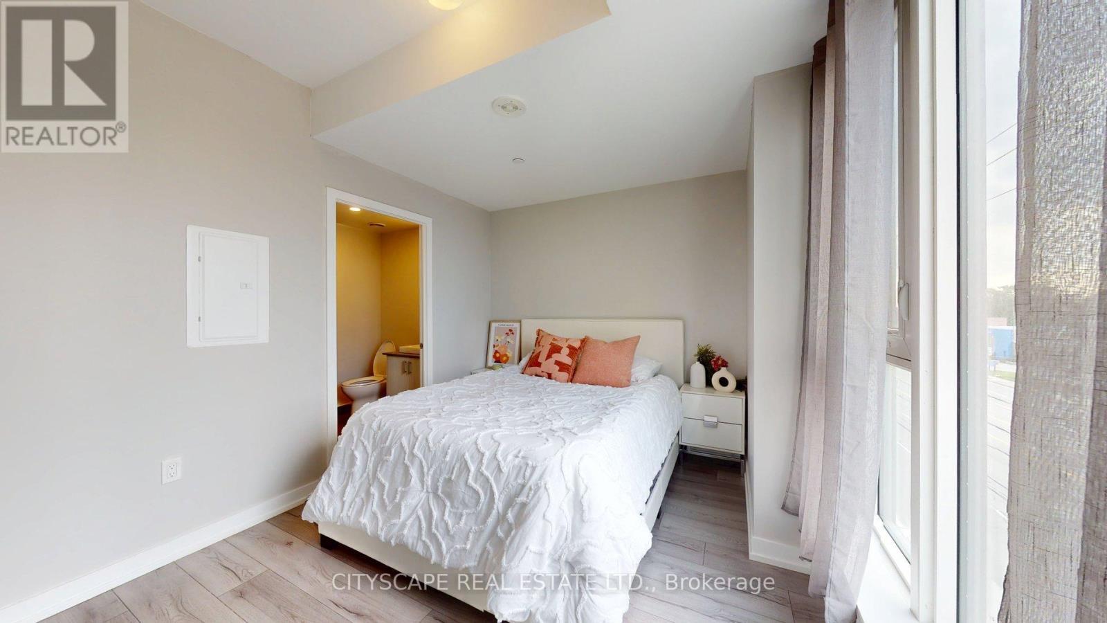 303 - 1195 The Queens Way, Toronto, ON - Indoor Photo Showing Bedroom