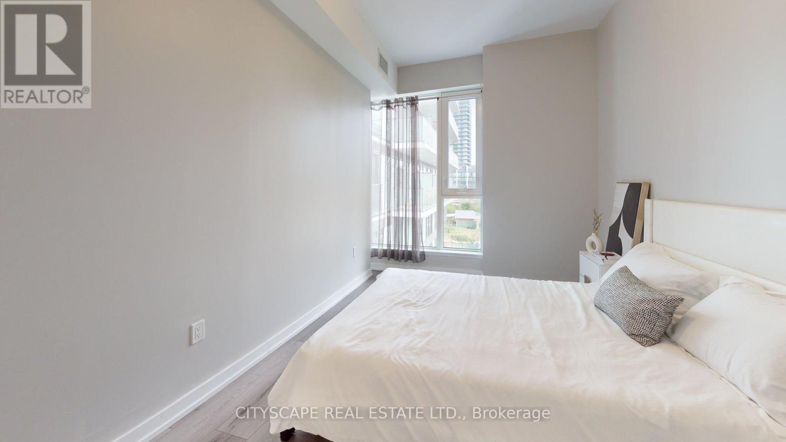 303 - 1195 The Queens Way, Toronto, ON - Indoor Photo Showing Bedroom