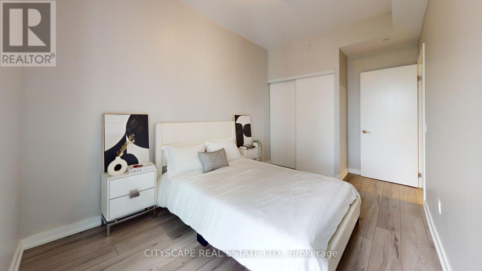 303 - 1195 The Queens Way, Toronto, ON - Indoor Photo Showing Bedroom