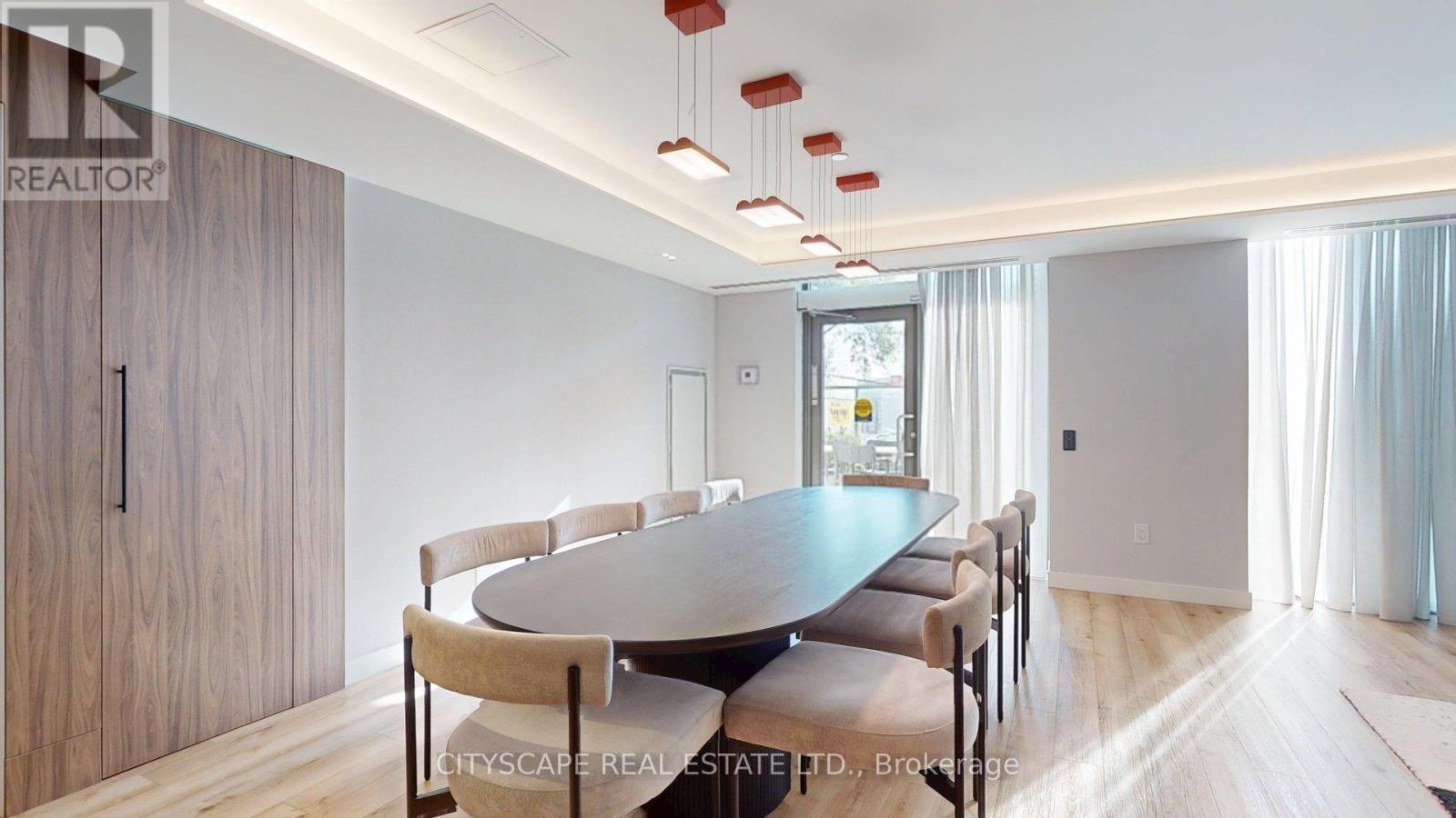 303 - 1195 The Queens Way, Toronto, ON - Indoor Photo Showing Dining Room