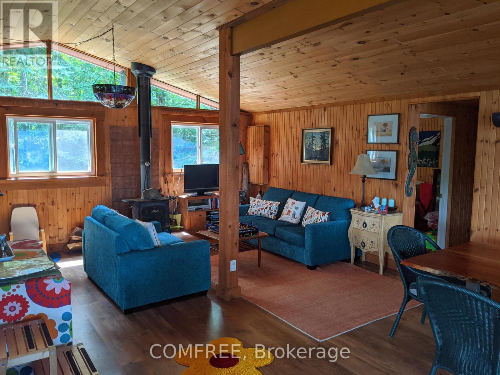 299 Sherwood Drive, Perry, ON - Indoor Photo Showing Living Room