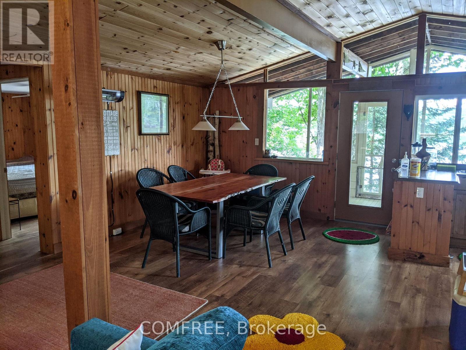 299 Sherwood Drive, Perry, ON - Indoor Photo Showing Dining Room