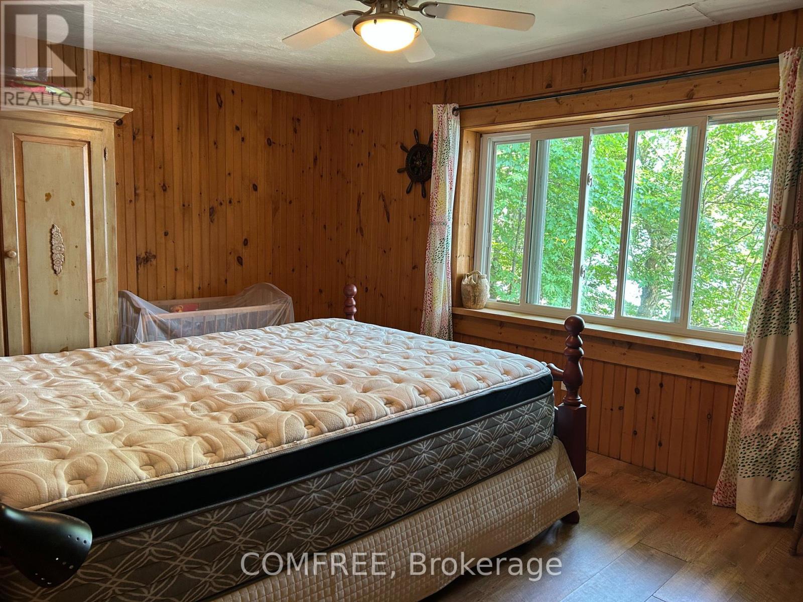 299 Sherwood Drive, Perry, ON - Indoor Photo Showing Bedroom