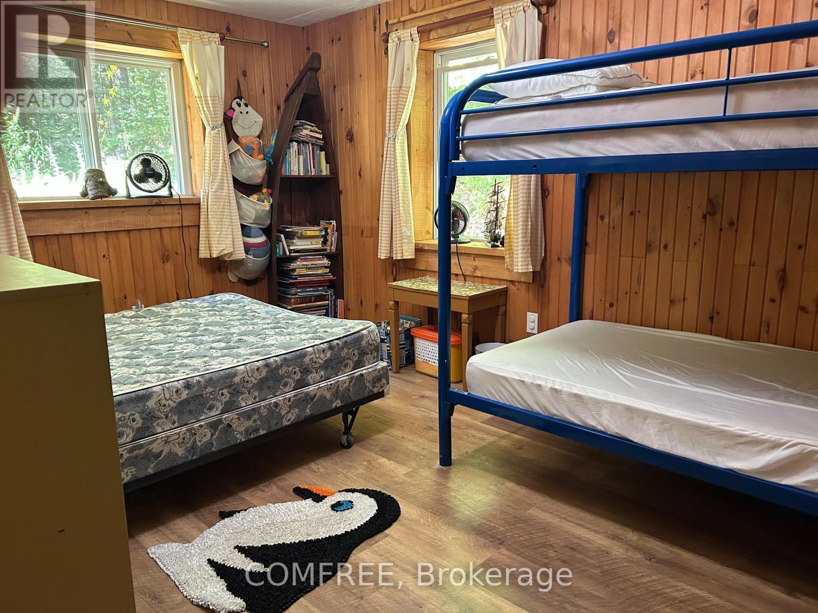 299 Sherwood Drive, Perry, ON - Indoor Photo Showing Bedroom