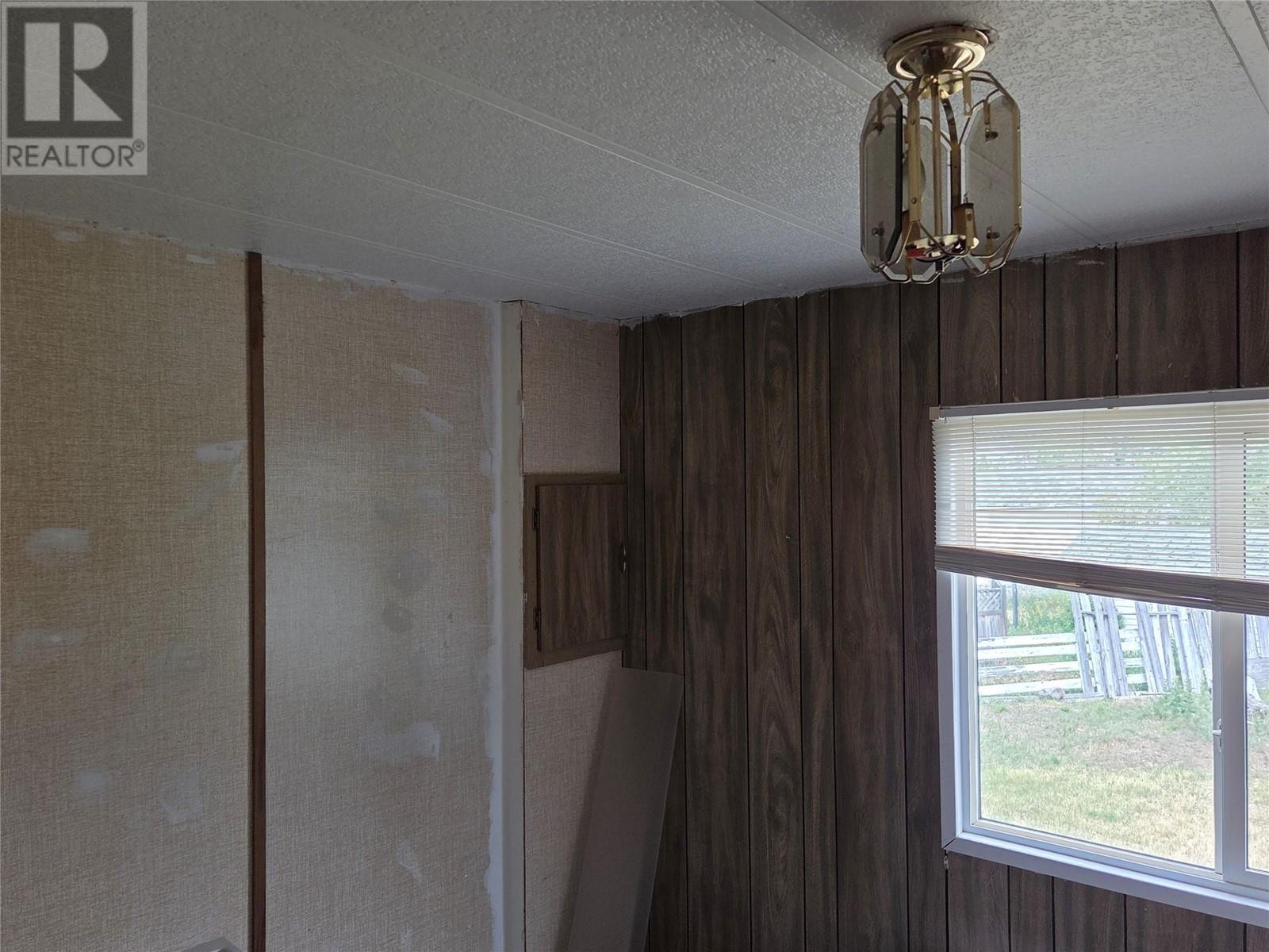 405 Vanderlinde Drive, Keremeos, BC - Indoor