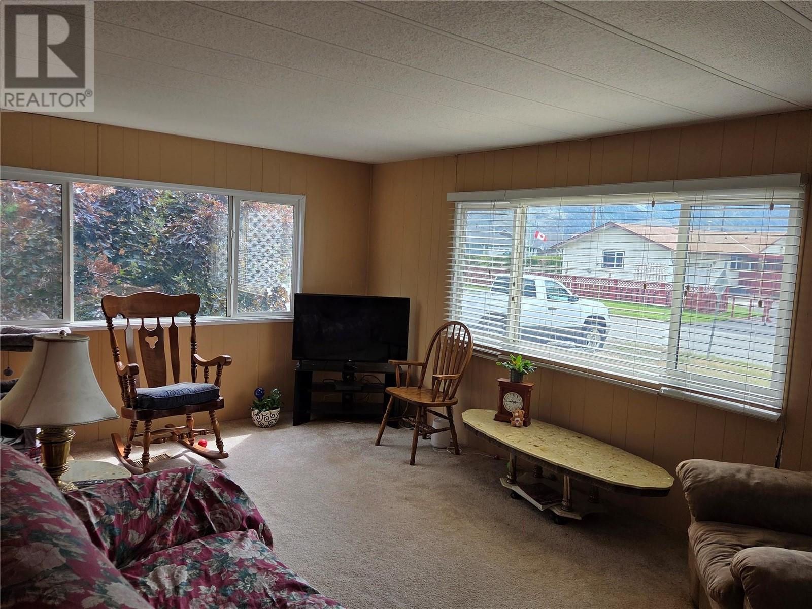 405 Vanderlinde Drive, Keremeos, BC - Indoor