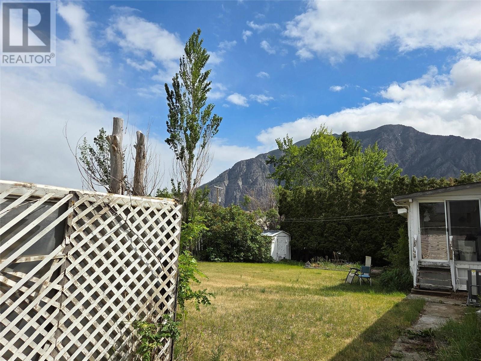 405 Vanderlinde Drive, Keremeos, BC - Outdoor