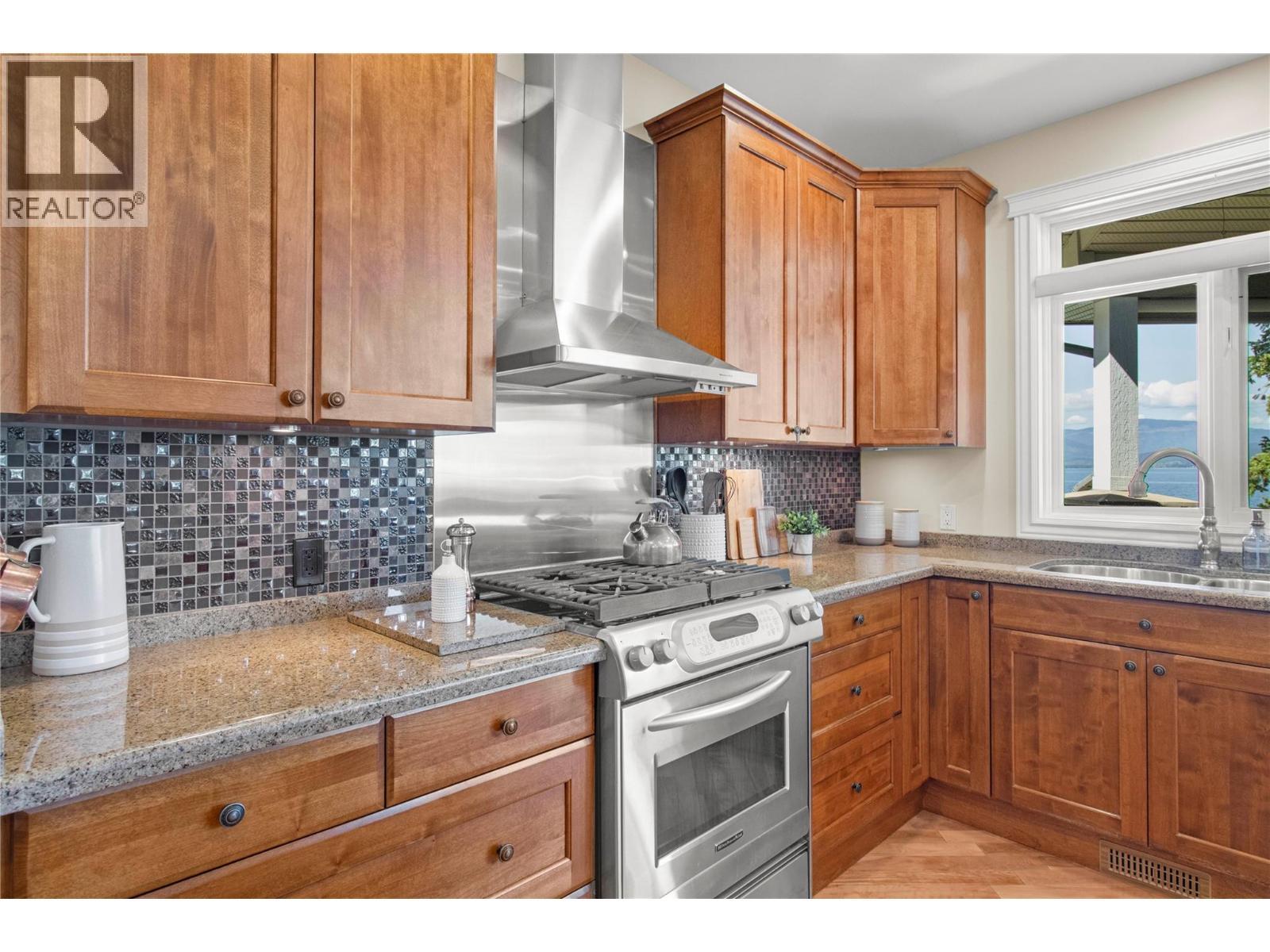 3011 Durham Road, Blind Bay, BC - Indoor Photo Showing Kitchen