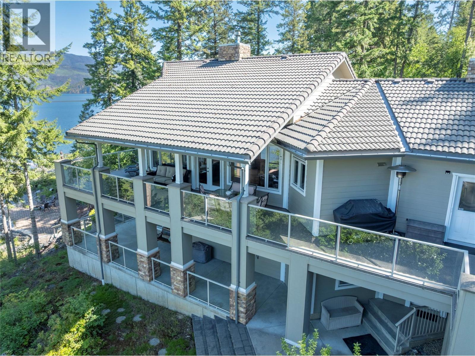 3011 Durham Road, Blind Bay, BC - Outdoor