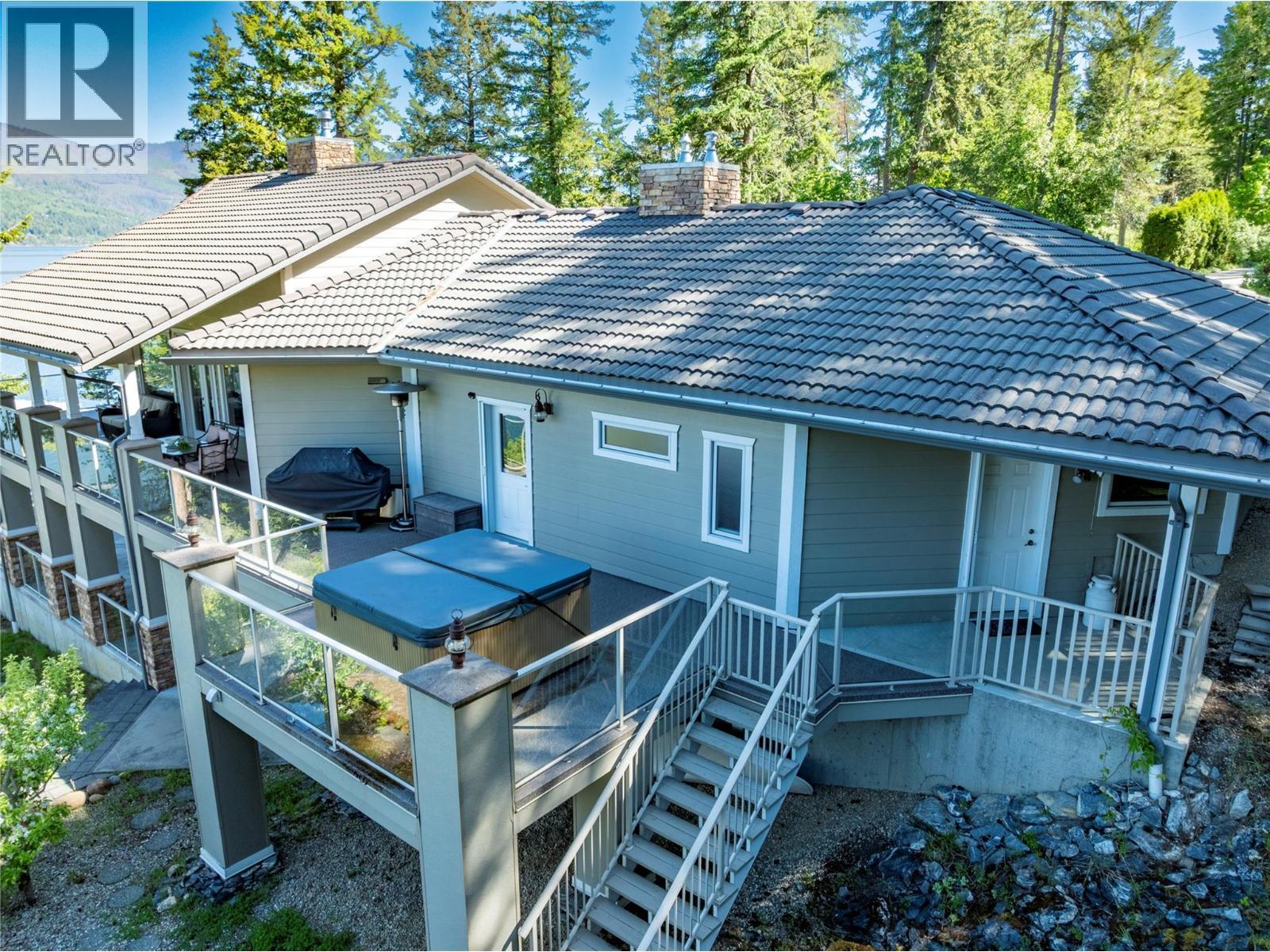 3011 Durham Road, Blind Bay, BC - Outdoor