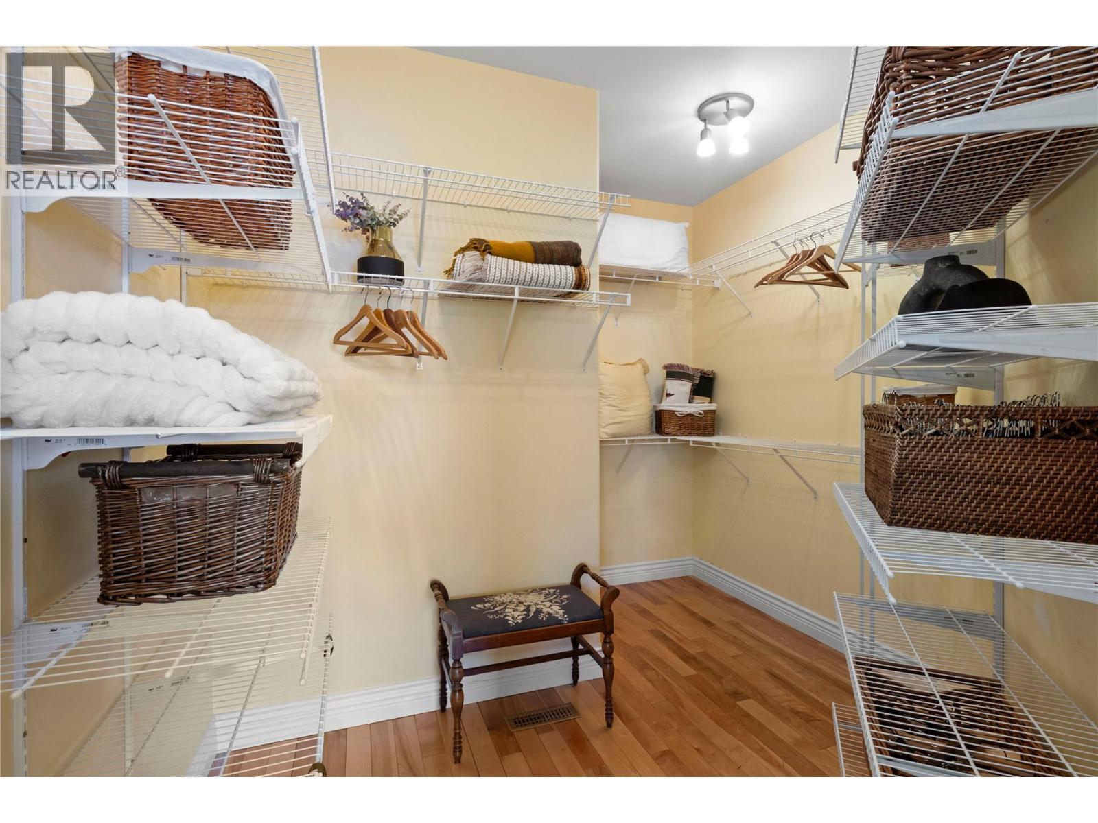 3011 Durham Road, Blind Bay, BC - Indoor