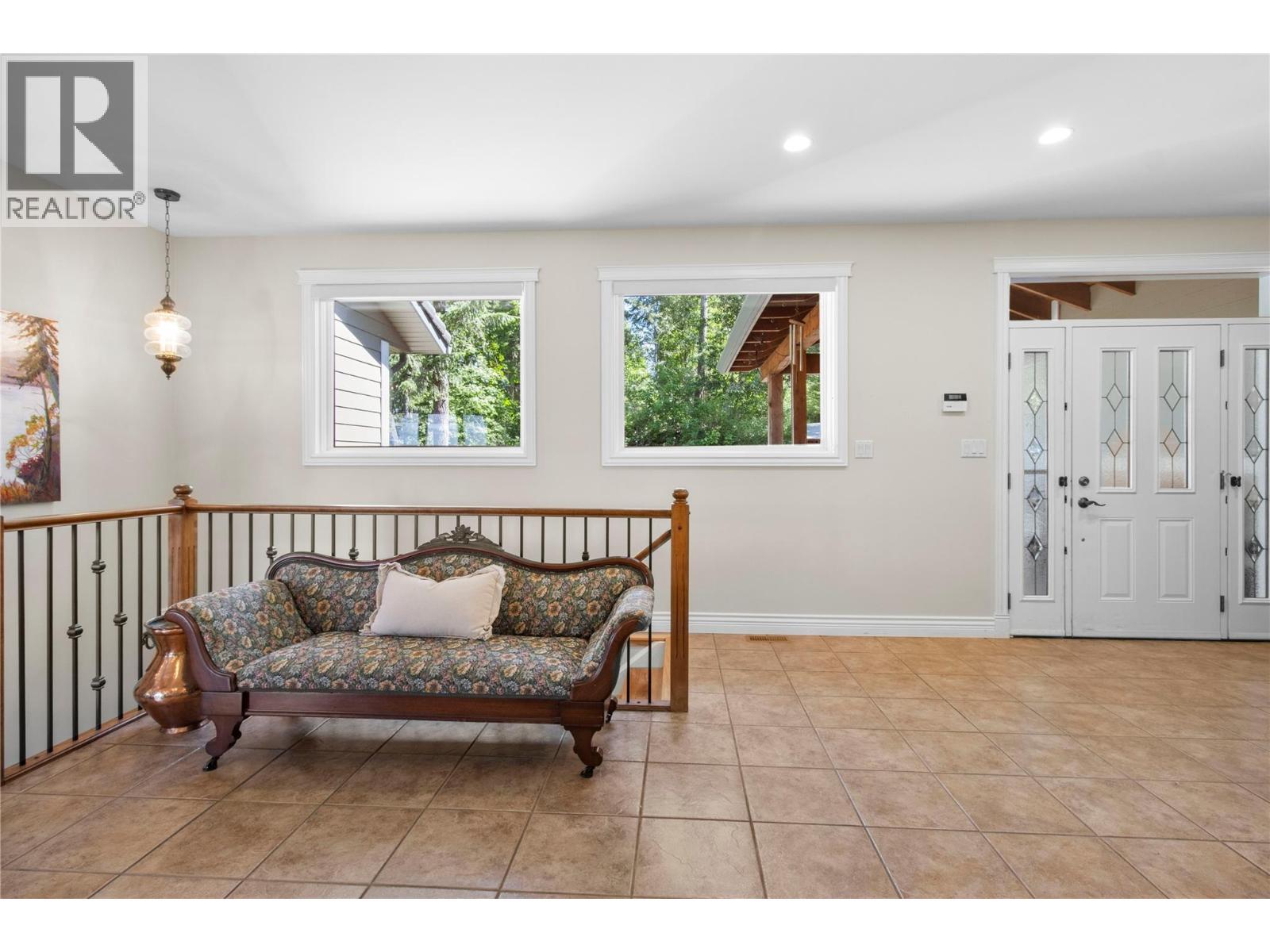 3011 Durham Road, Blind Bay, BC - Indoor