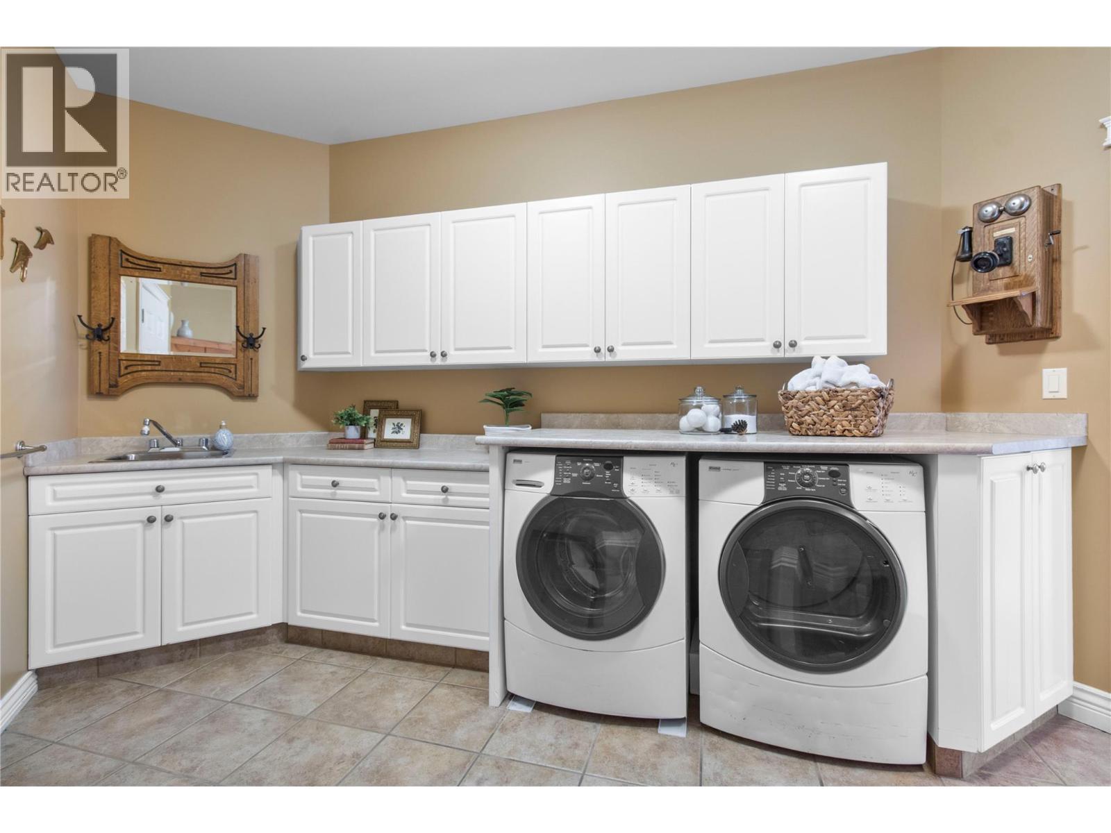 3011 Durham Road, Blind Bay, BC - Indoor Photo Showing Laundry Room