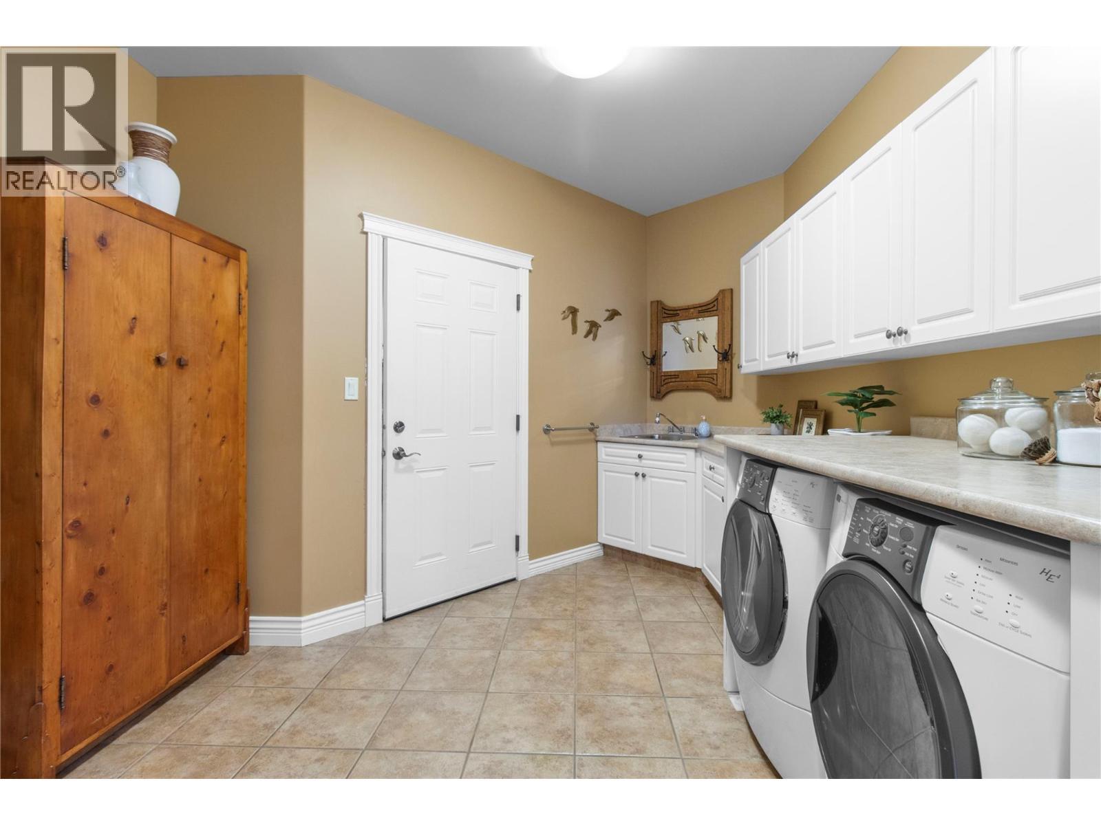 3011 Durham Road, Blind Bay, BC - Indoor Photo Showing Laundry Room