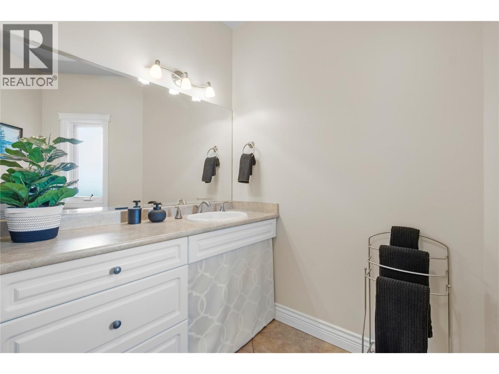 3011 Durham Road, Blind Bay, BC - Indoor Photo Showing Bathroom
