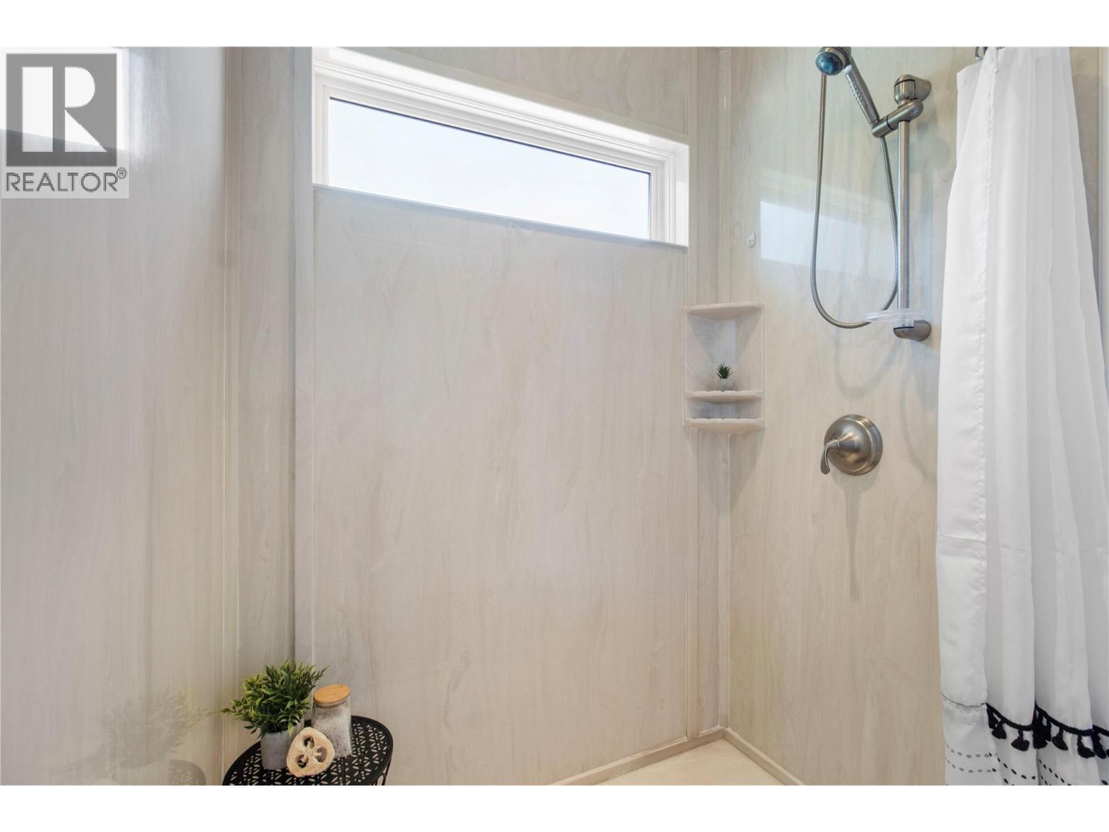 3011 Durham Road, Blind Bay, BC - Indoor Photo Showing Bathroom