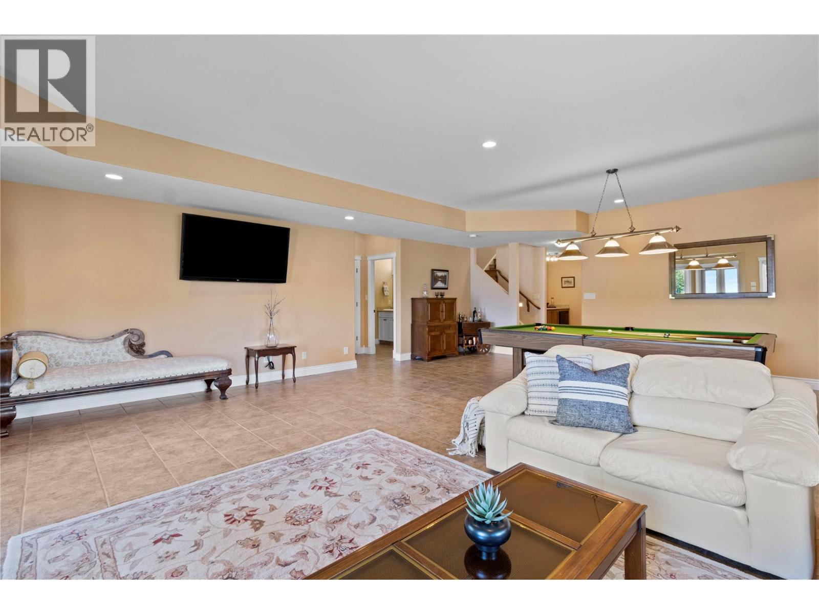 3011 Durham Road, Blind Bay, BC - Indoor Photo Showing Living Room