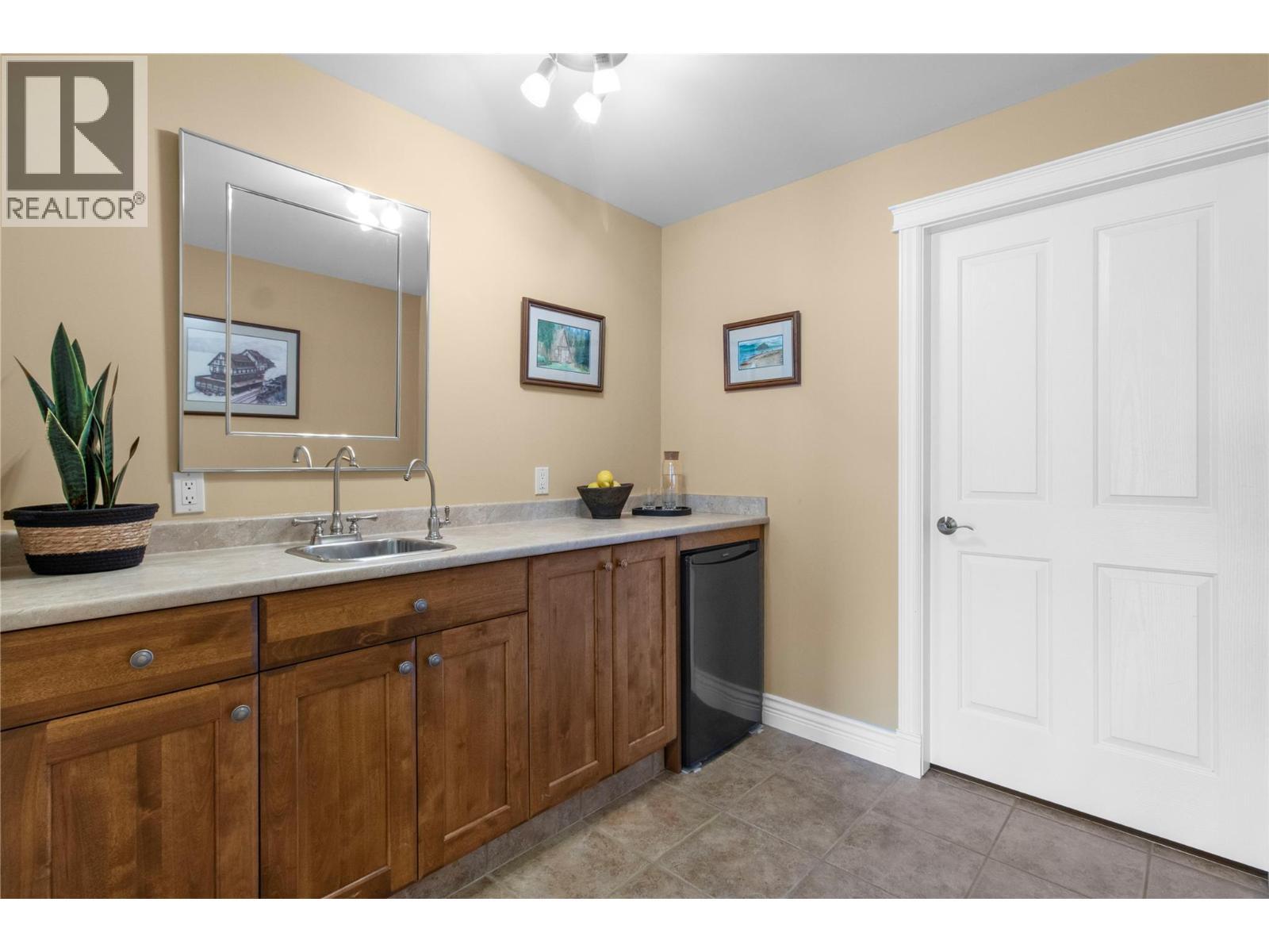 3011 Durham Road, Blind Bay, BC - Indoor