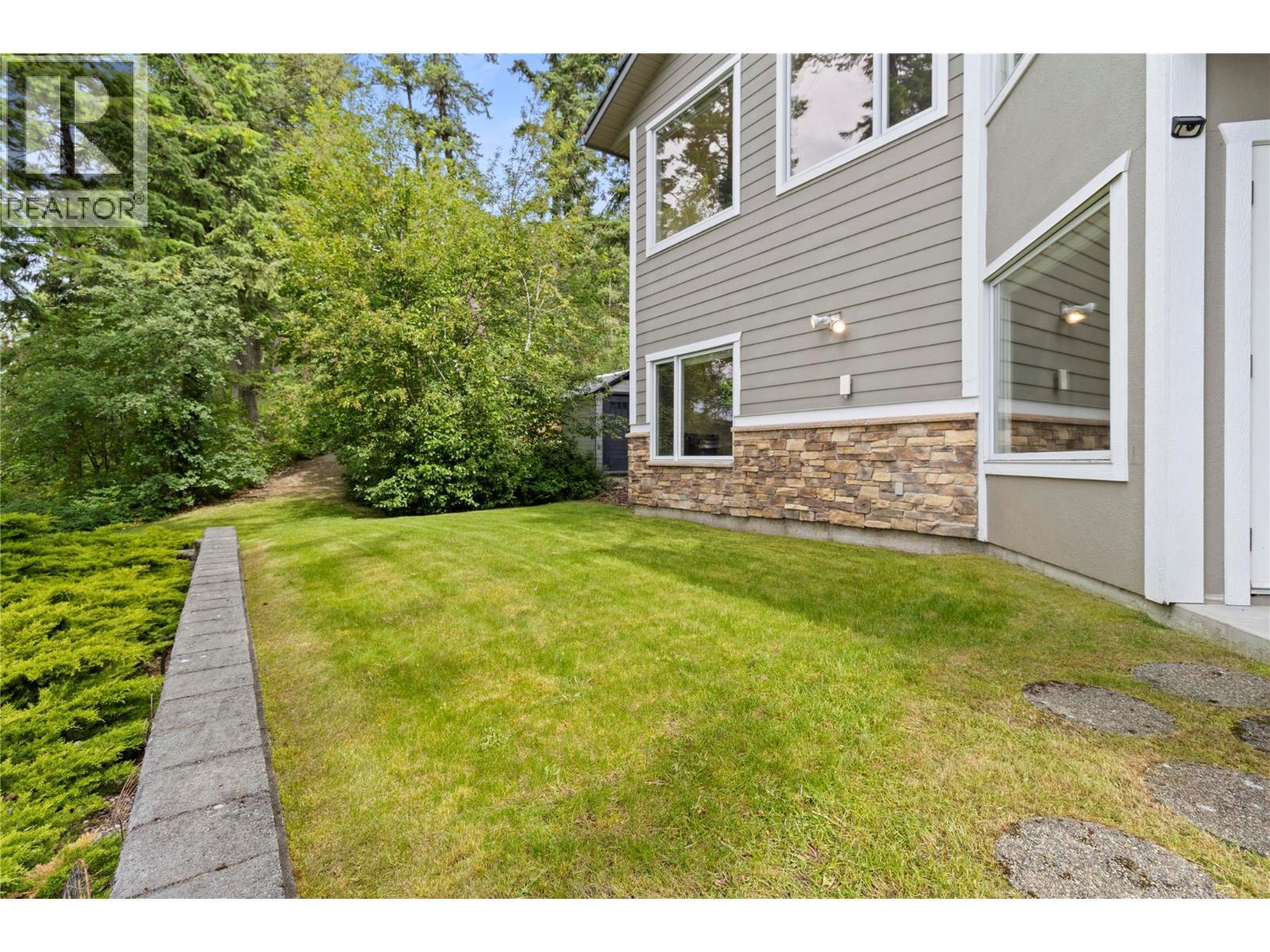 3011 Durham Road, Blind Bay, BC - Outdoor