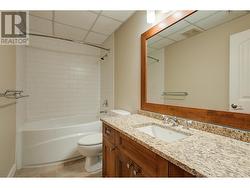 Primary ensuite with granite counters -