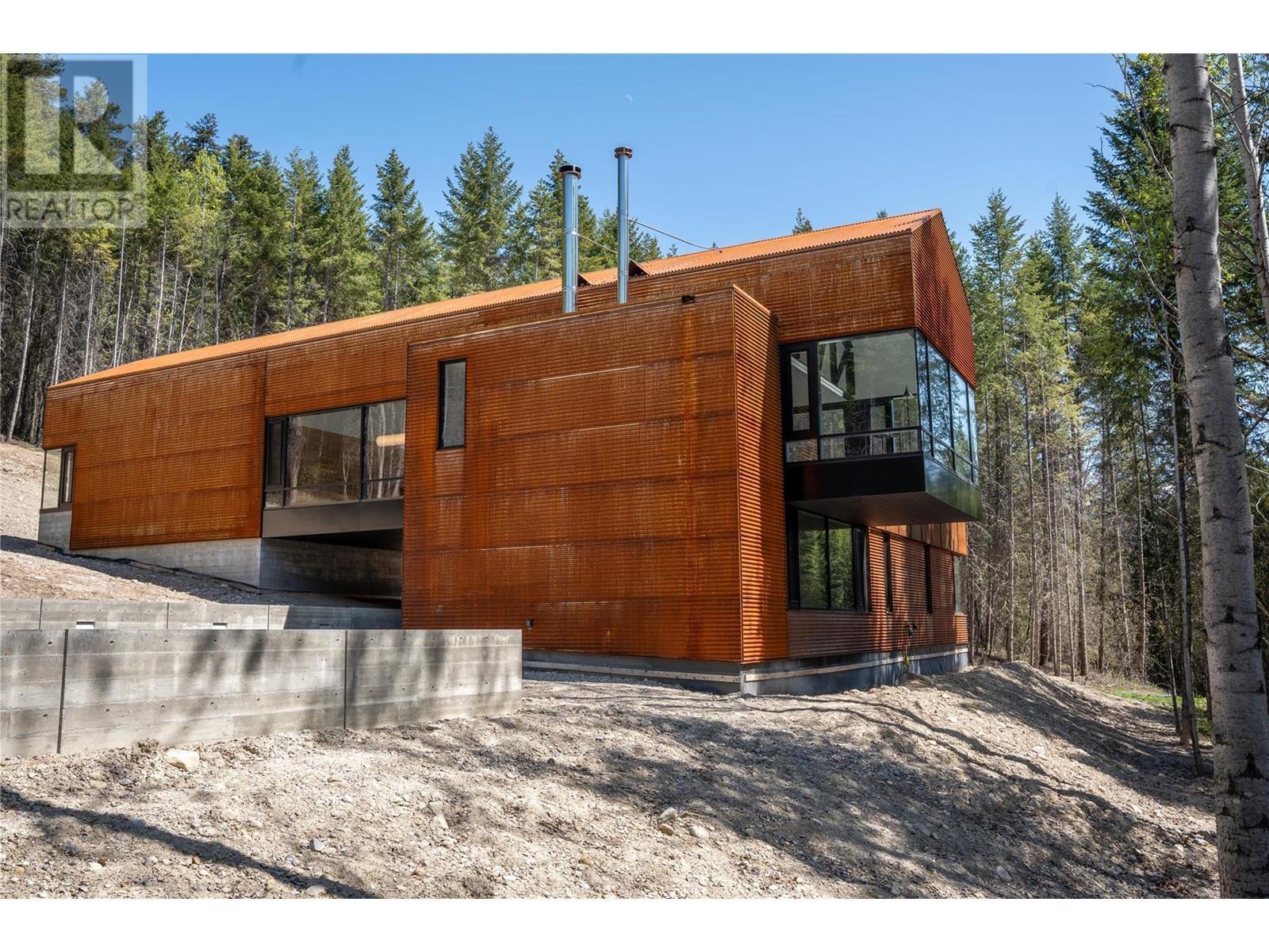 2060 Mcmurdo Road, Golden, BC - Outdoor With Exterior