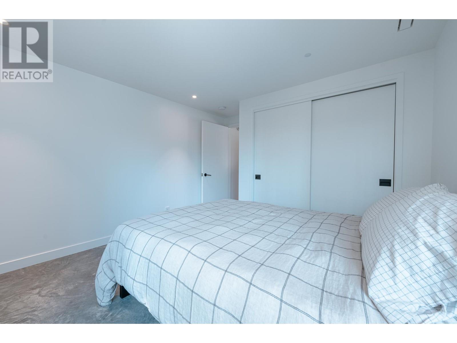 2060 Mcmurdo Road, Golden, BC - Indoor Photo Showing Bedroom