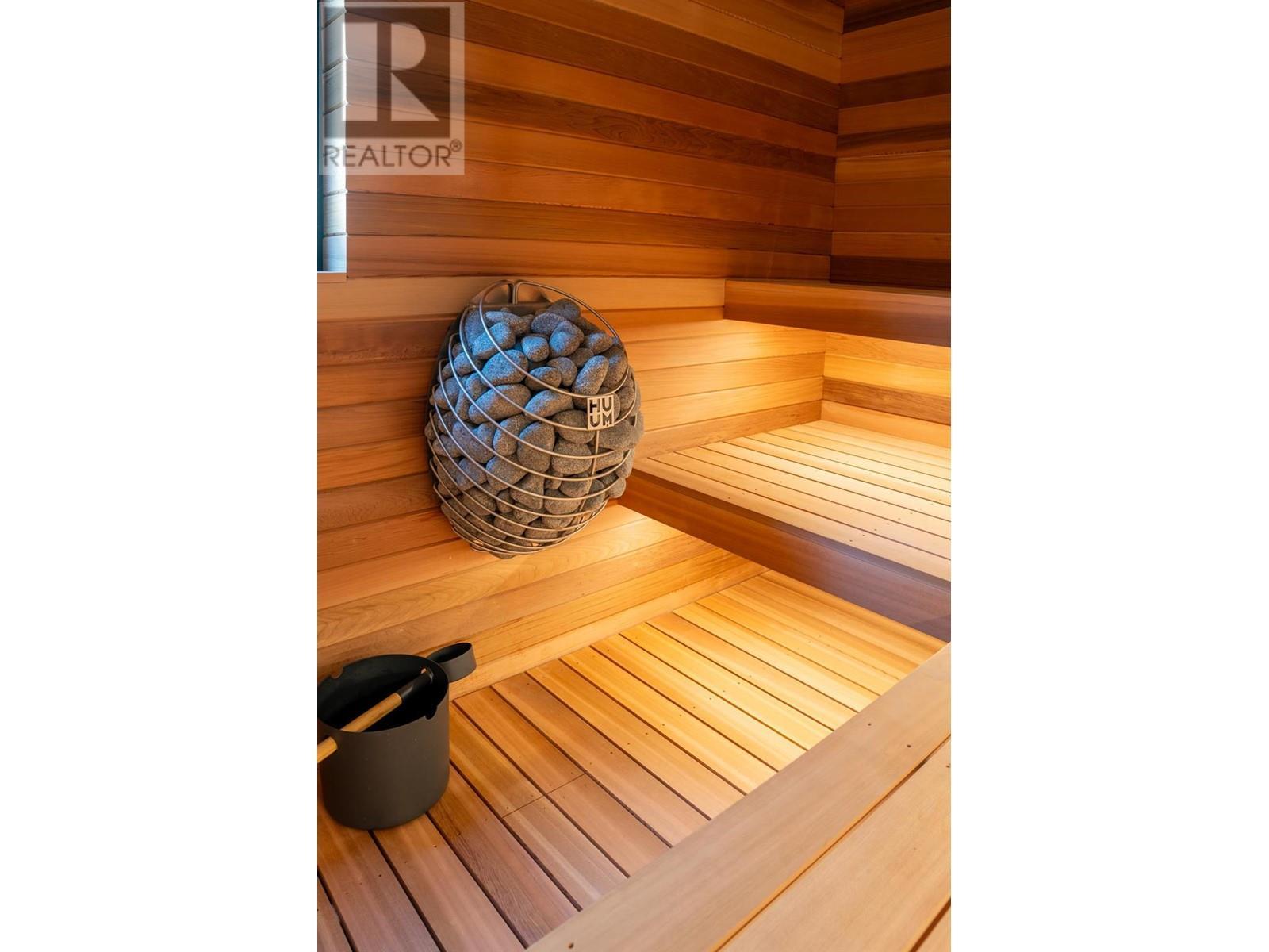 2060 Mcmurdo Road, Golden, BC - Indoor Photo Showing Other Room