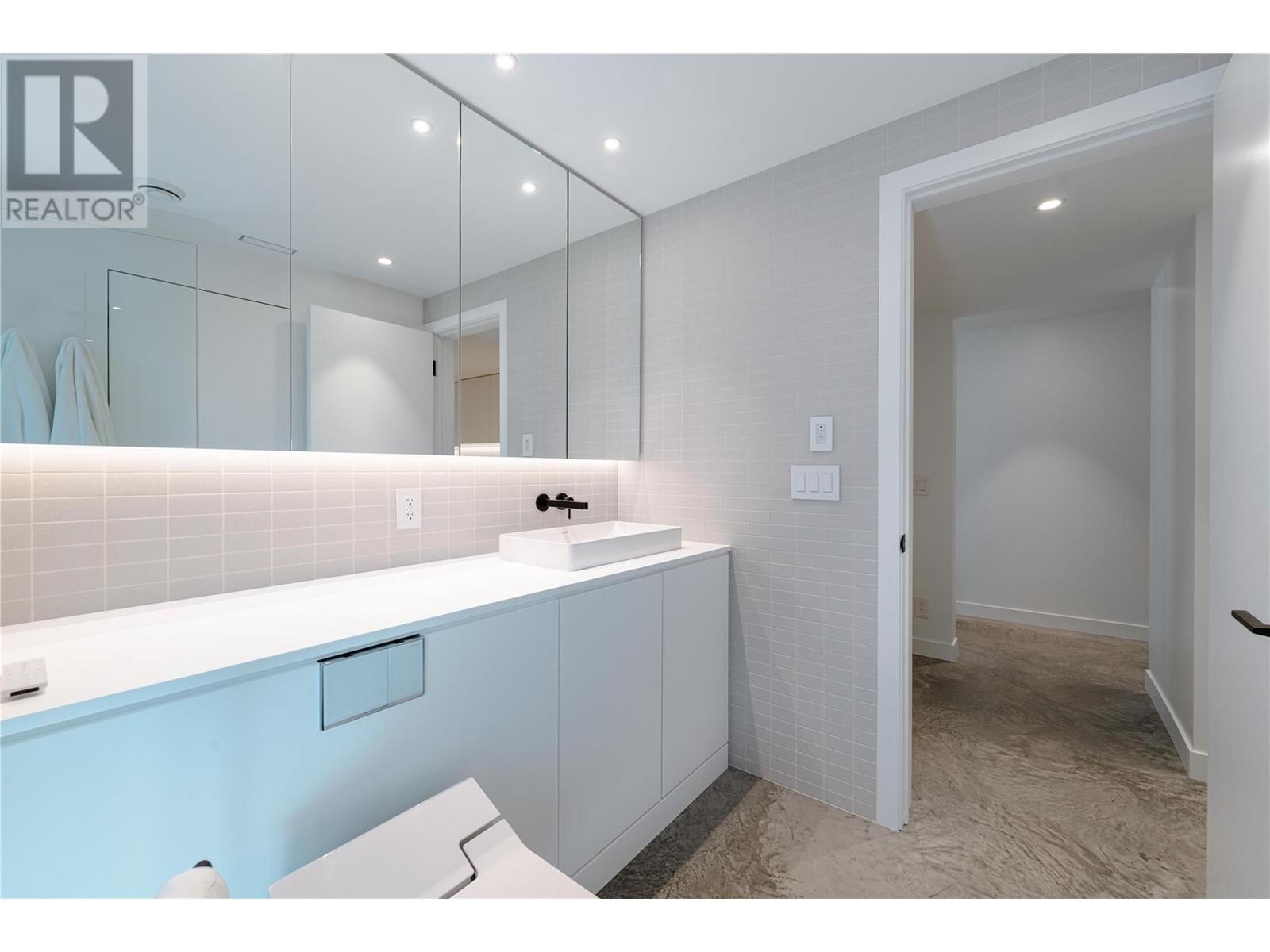 2060 Mcmurdo Road, Golden, BC - Indoor Photo Showing Bathroom