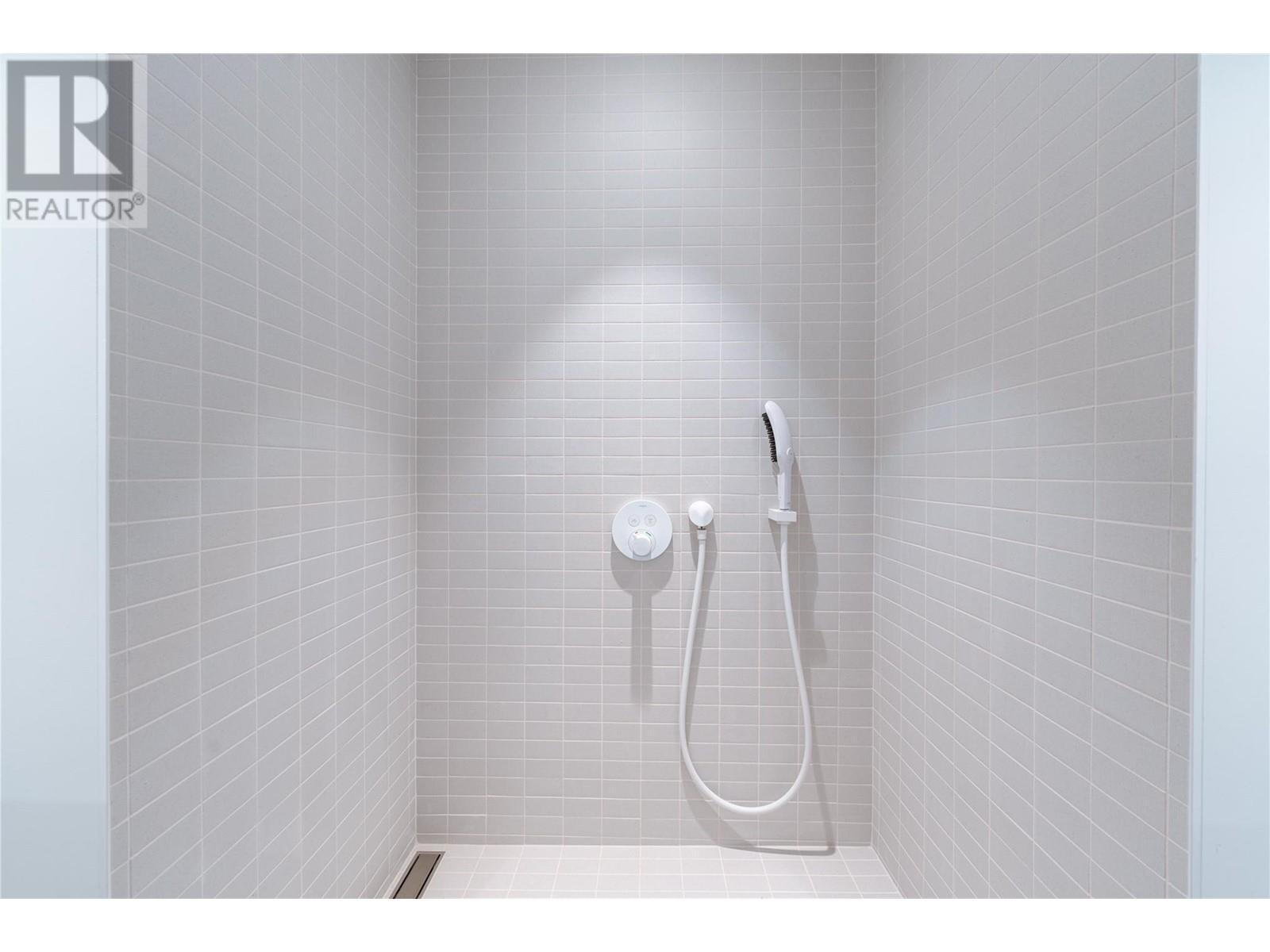 2060 Mcmurdo Road, Golden, BC - Indoor Photo Showing Bathroom